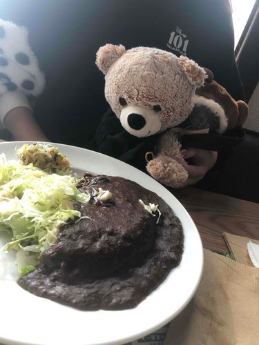 きょうは すこし とおくに おでかけ してきたよ🧸🚗
ことし さいごの しゅくじつ なんだって🧸💤
おひるに おいしい かれーを たべたんだぁ🧸🍛
