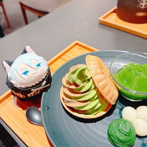 きょうとのおもいで。まっちゃとほうじちゃの そふとくりーむかな。うえるかむてぃーがもらえる おきにいりのおみせだよ