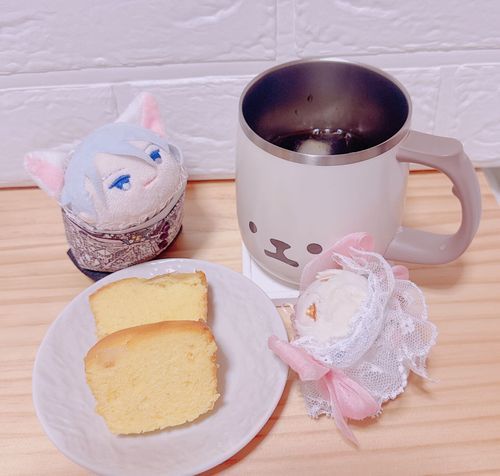 れもんけーきたべるかな。こちらはたかのさんのいっぴん。ちょっとぱさっとしてるけど、おくちのなかでほどけておいしかった。どうやったらこんなふうにつくれるのか ぎろんしたよ