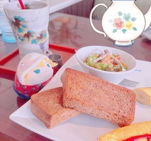 きょおれゃ！じつはむるいの こくとうぱんすきなのゃ。このかふぇのぱんはあま〜くてさいこうゃ。こんどほんかをさそいたいのゃ