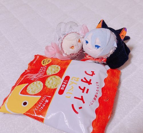 おはもに こもちひげです…。ちょぎくんはだじゃれおかしをみて にやにやがとまらないようす…。でもひっしにがまんしてる…かわいい…