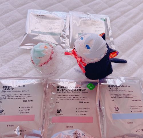 こひざくんがむじるしのあたらしいこーひをしいれてきてくれたかな。ありがとう。かふぇいんれすもじゅうじつしてて えらぶのがたのしいね