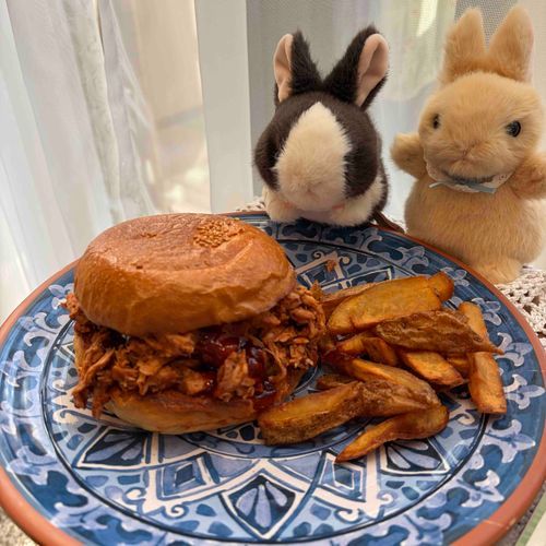 お昼ごはんはハンバーガー🍔
いい匂いがするね