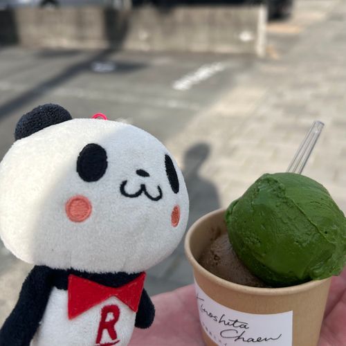 大人のアイスを食べるですマン🐼🍨♪………ギャァァァァッ！！！
