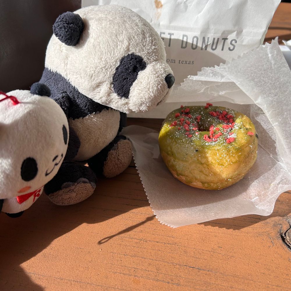 こどもの日に、遊びに行ったパン🐼🐾ぱたーごるふっていうのにチャレンジしたら、マンちゃんが入っててびっくりしたパン！👀⛳️