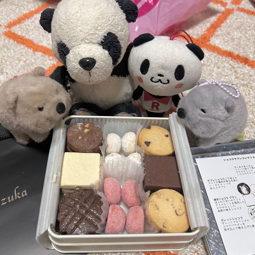 すてきなのもらったパン！💖
お祝いの、お返しだって！
わーいわーい！みんなで、なかよく食べるパン🐼🌼♪♪