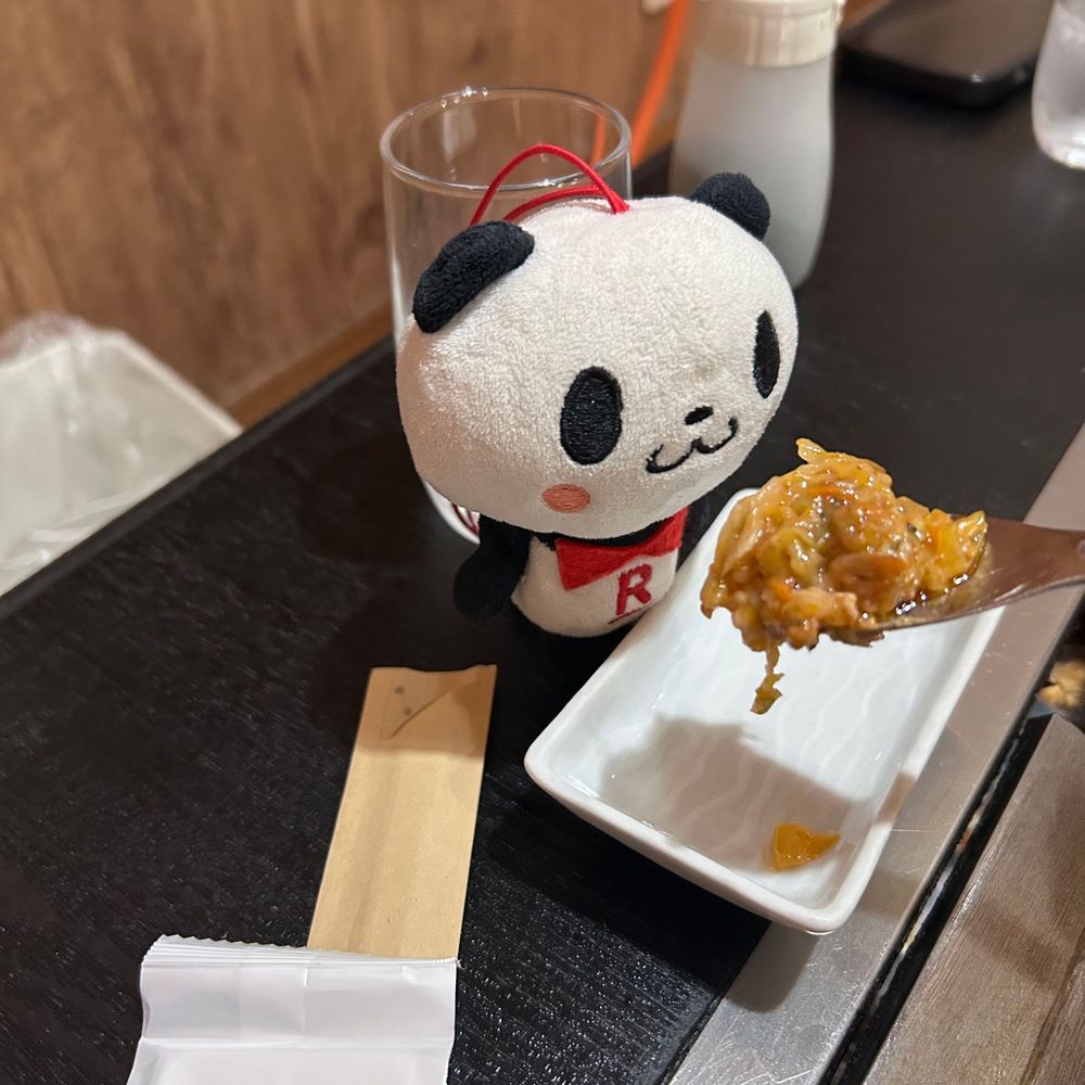 もんじゃを食べに来たですマン🐼🪏✨めちゃくちゃうまかったですマン！👀💖焼くのも楽しいけど、ご主人様にあーんしてもらうのもダイスキですマン🌟近所だからまた食べに来るですマン♪