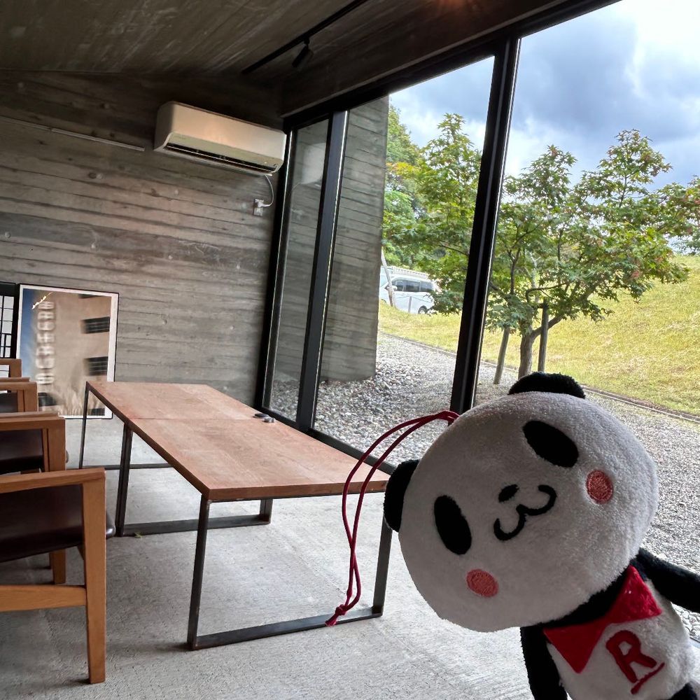 ご主人とご主人の母上のランチに着いてったですマン🐼🌟パスタより鶏肉のバルサミコ酢の方がおいしかったですマン🍴

ご主人の母上はラク●ンをあまり好きじゃないらしく、ぼくのことも好ましく思ってなかったけど、最近は仲良くなってきたですマン👀✌️
やはりカワイイは正義ですマン🦸🇯🇵