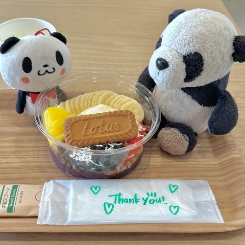びよーを意識して、アサイボウルたべたパン!🐼💆♀️✨びゅーてぃふるパンちゃんに、なるんだパン✊👀