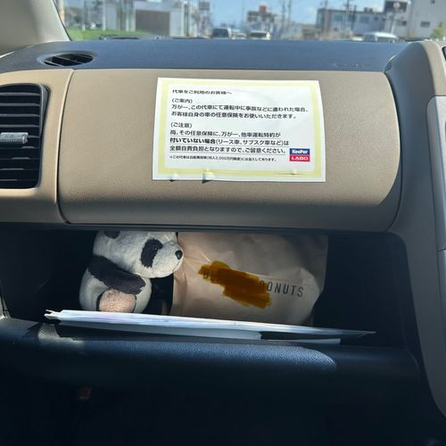 家来の車、取られちゃった👀🐼💦でもこの車、ぼくにちょうどいいお部屋があって、けっこうすきだパン✨