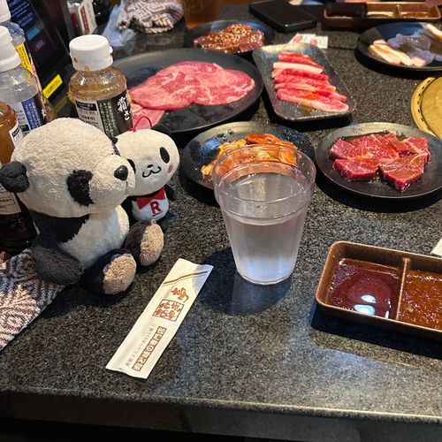 「きのーは焼肉をたべたパン🐼♪ご主人様が、おっきなソフトクリームつくってくれたパン💖🍦」「さいごの一巻きに、よくばりが現れてて良い出来ですマン👀👍」