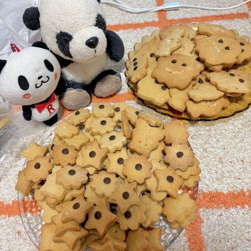 これはご主人様と一緒に作ったクッキーだパン🐼🍪お店のも好きだけど、手作りのクッキーも大好きなんだパン🤎🐾