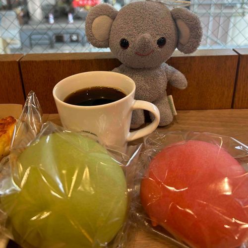 🍈メロンパンと🍓いちごパン、みんなはどっち先に食べる〜？