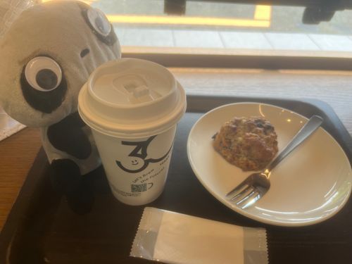 スタバでお茶モードたれちゃん「アイスコーヒーが美味しい時期になってきたね」
