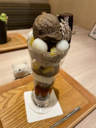 ほうじ茶のパフェ食べさせてもらった。