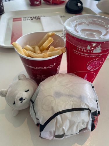 ハンバーガー食べさせてもらった。