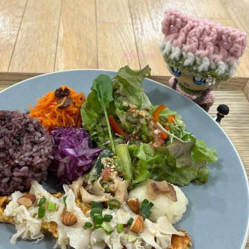 🥲おはなみのかえりにかふぇでけんこうてきなおひるたべてきたよ！
