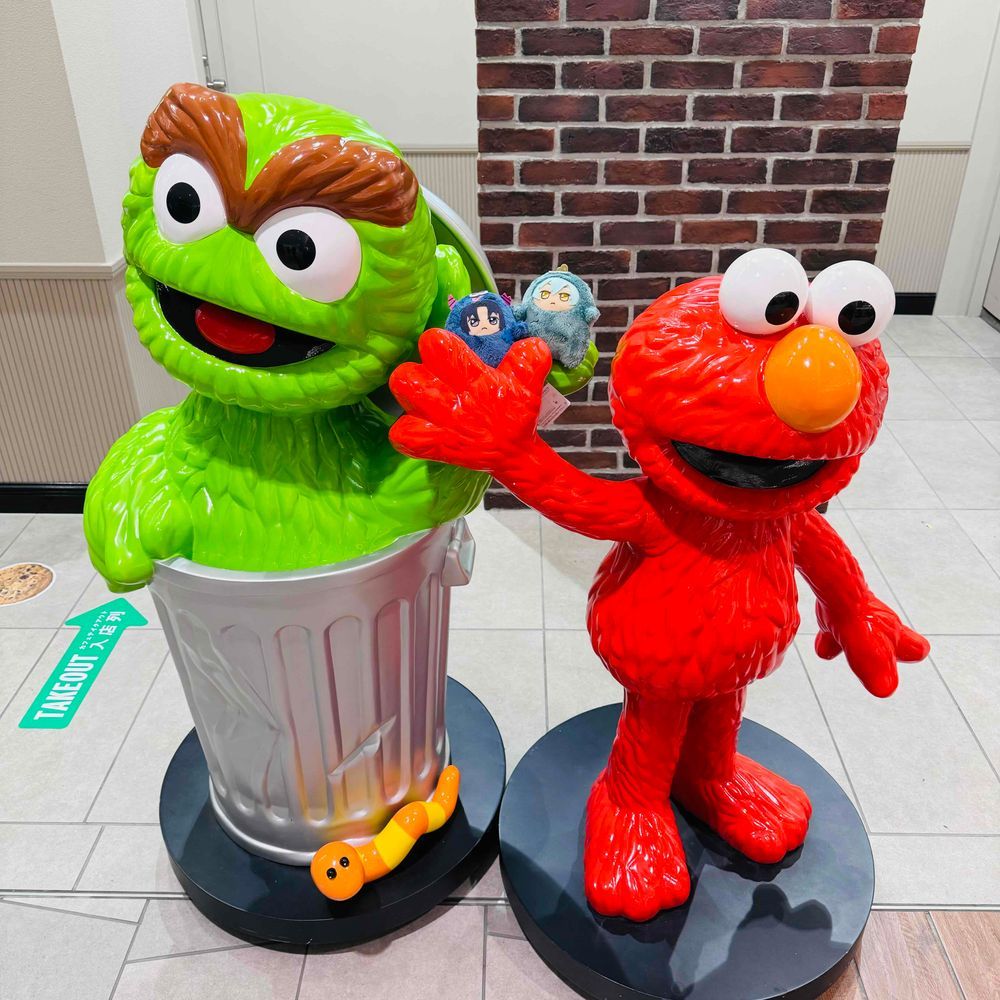 おともだち また ふえたんやで
こんかいは ふたり
わるもんいずみくん は わるのほうが いおりんっぽいから ってりゆうで むかえられたんやで
わるもんはるちゃん も とったから ふたりで なかよくしーやー やってさ
ふたりのじっかの げーせんが もんをとりにいくひ まいかい たのしいらしくて さいしゅうびは さしいれもってこか おもてるらしいわ
そらあんだけ やっとったら かおもおぼえられるでな