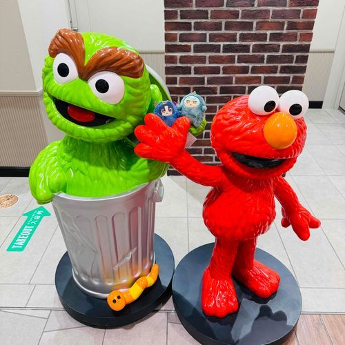 おともだち また ふえたんやで
こんかいは ふたり
わるもんいずみくん は わるのほうが いおりんっぽいから ってりゆうで むかえられたんやで
わるもんはるちゃん も とったから ふたりで なかよくしーやー やってさ
ふたりのじっかの げーせんが もんをとりにいくひ まいかい たのしいらしくて さいしゅうびは さしいれもってこか おもてるらしいわ
そらあんだけ やっとったら かおもおぼえられるでな