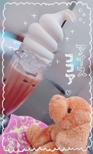アイスココア☕️
こおりの上に　ソフトクリームのってる！！
お皿に移して　たべた！