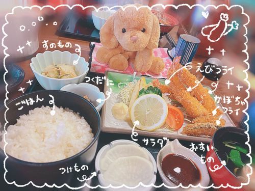いっぱい　お写真とったから　今日もお日記！
エビフライ定食🍤🍤🍤　エビさん　3個もある‼️
おいし〜〜〜！！！