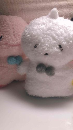 ぼく、おばけの、ゆばけってゆうなまえなのふぁ。飼い主しゃまは、ぼくのお首に付いてるふわふわがまがってるとことか、お体が他の子よりまがってるとこが気に入ったらしいのふぁ。
よろこぶべきなのふぁ？