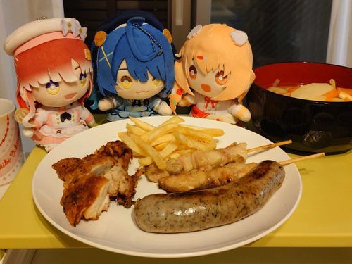 この前近所のお祭りに行ってきまして、屋台のご飯をみんなで食べました🍟🍗
おいしかったね～✨✨