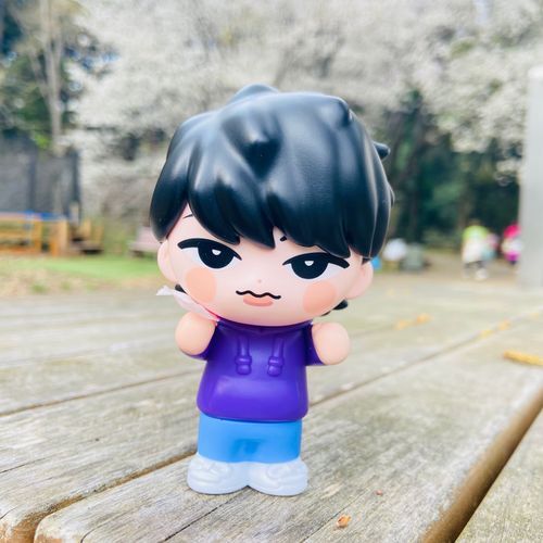 これ　あげんね　と花びらをくれたふかビ。ほっぺに挟んでてかわいいね。