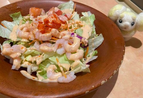 小エビのサラダだ〜！
ピピちゃんも食べたい？ダメだよ〜