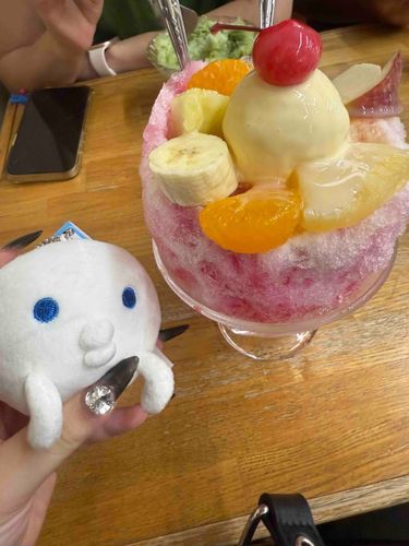 飼い主……すごいの頼んでた……