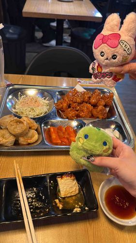 今回はお友達と韓国料理食べただっち！僕はあんまり好きじゃないだっち……