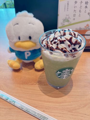 この前、スタバで初めてカスタムしたよ😋
(ソイラテに変更してチョコソース追加)美味しかった💚
