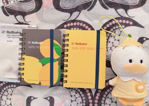 ロルバーン100、2冊買ってみたらイエロー系だった🍋ペックルカラーだね🤭