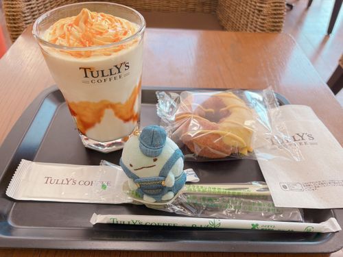 かぼちゃのシェイクールめっちゃ美味しい😋🎃
お芋のドーナツは中は紅色だよ💜