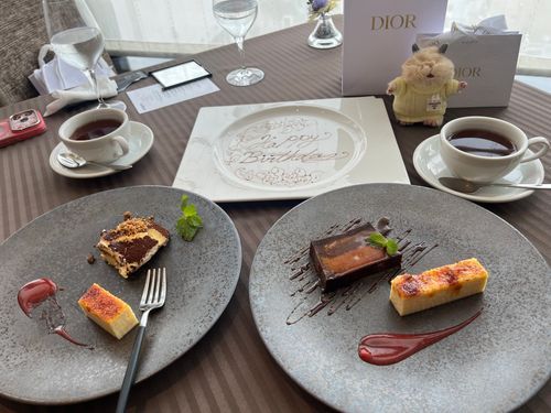みんなでランチ🍽️
ぷりんちゃん銀座デビュー💛🍮

袈裟雄ママにお誕生日お祝いしてもらった🥂
ぷりんちゃんのお洋服も袈裟雄ママからもらったやつ🫶🏻わーい