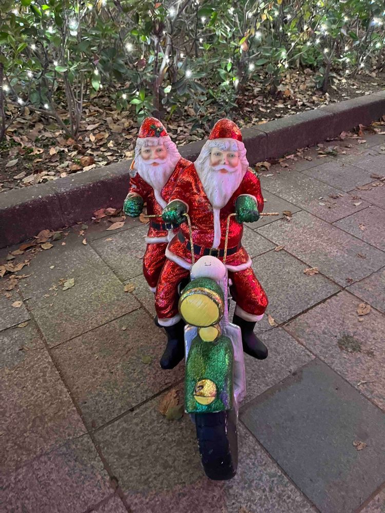 博多のクリスマスマーケットにて
サンタさんと遊びました