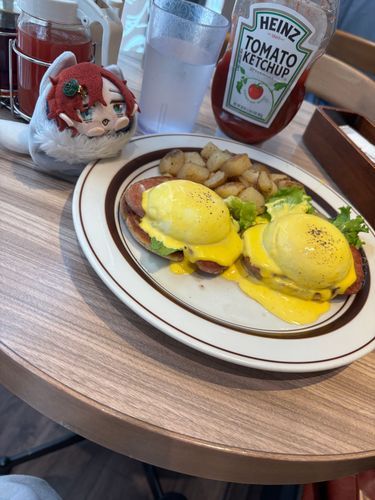 エッグベネディクト食べたもち✨✨
これはスパムのエッグベネディクトもち✨✨
たまごがトロトロだったもちよぉ✨✨