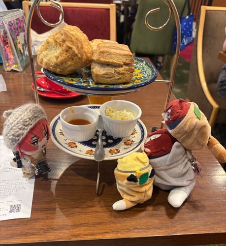 みんなでアフタヌーンティーもちぃ✨✨
ムレナスティーさんでアフヌンした
もちよぉ✨✨
パイ生地のスコーンがパリパリサクサクで美味しかったし、沢山の種類の紅茶を飲めて最高だったもちよぉ✨✨