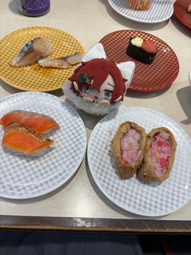 回るお寿司食べたもちよぉ✨✨
サーモンはマストもち🍣