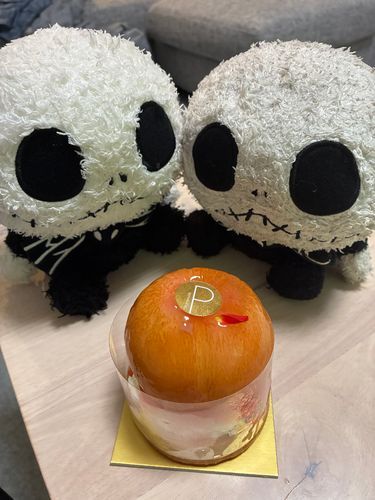 今日のデザートは桃の丸ごとケーキだよ!(いつも狙ってくるちびたち🎃🎃)じぃ…
