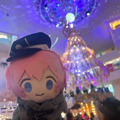 あきたとうしろう〖主君とくりすますまーけっと、というものに行ってきました！人が沢山で、でも楽しげな雰囲気でしたよ！〗