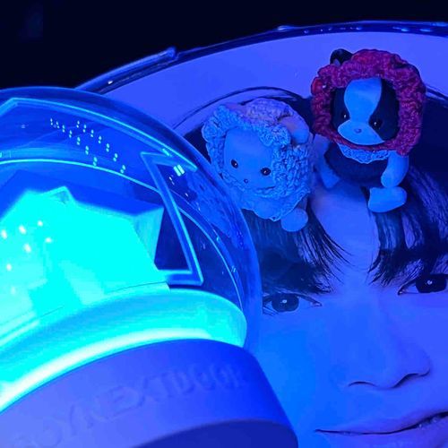 あやしいひかり、ぼくたちも青くなっちゃった！ちゃんと元にもどる？