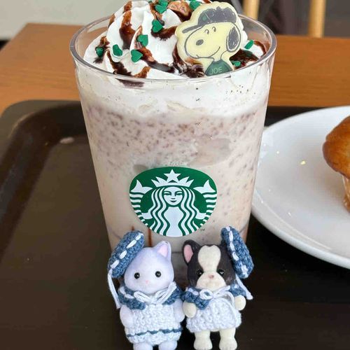 僕とおんなじわんちゃんが、クリームにおぼれてた！助けはいらないみたい