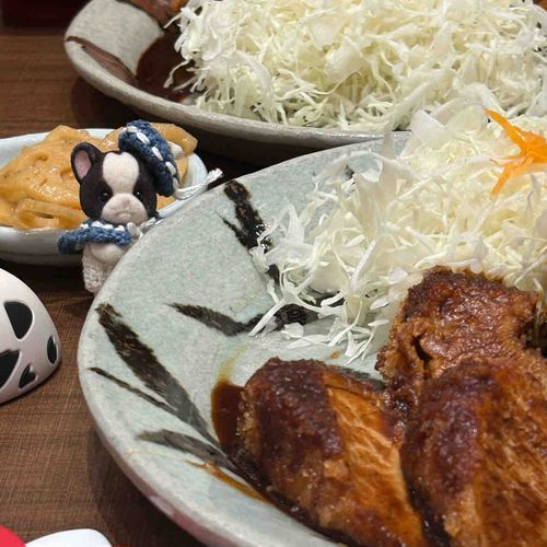 こんどは名古屋ってところにつれてってもらった！！！おいしそうなのたくさん食べてるー