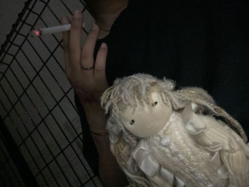 主 ブルーデイが来た
夜遅くのタバコに半強制お供