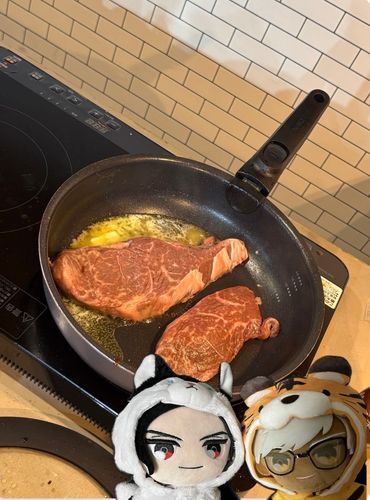 ﾆｸｩ(｢🍖･ω･)｢🍖