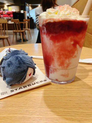 主と出掛けた。すたばの苺のやつだ。