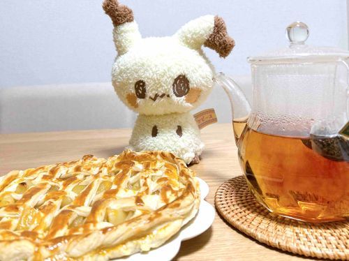 今日はきゅうりのお誕生日🎉
手作りアップルパイと大好きな紅茶でお祝いしてもらったよ♡

10/22にお家にやって来て、いろんなものを好きになって、みんなとお友達になれてとっても楽しい1年だったよ！✨️これからもよろしくね〜🥰