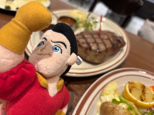 俺の逞しい腕と俺の筋肉を作ってる1ポンドのステーキだ！