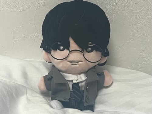 🖤お久しぶりです。松村北斗です。
久しぶりにお洋服を買ってもらいまして。今回のは初めて、上下どっちも着ることができたので、俺がもらうことになりました。
着方合ってる？大丈夫？着せてもらう立場で申し訳ないけど、もうちょっとだけ整えてから写真撮った方がよかったんじゃないかな〜……。